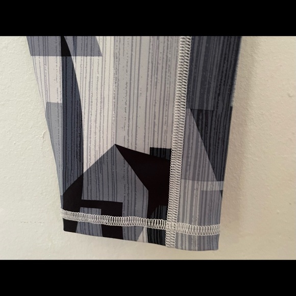 Fabletics by Demi Lovato - Picture 6 of 10